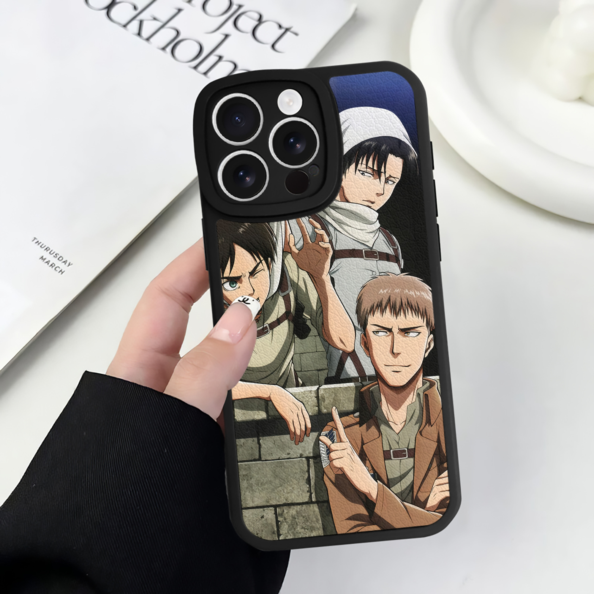 （画像用） 進撃の巨人 Attack on Titan 【iPhone 16シリーズ対応】シリコンスマホケース（レザー調） 材質：シリコン